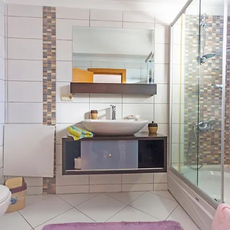 Paradise Town Lucky *