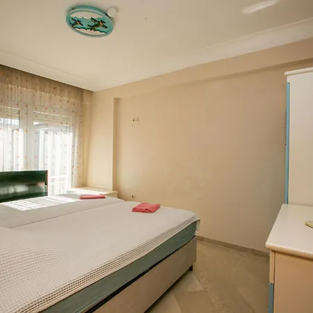 Paradise Town Lucky *