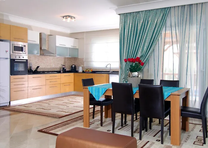 فيلة Paradise Town Lucky