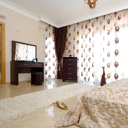 Paradise Town Lucky Villa *